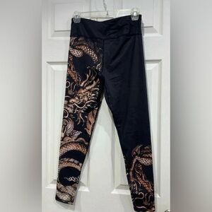 Lotus Leggings Size small Dragon Black NWOT